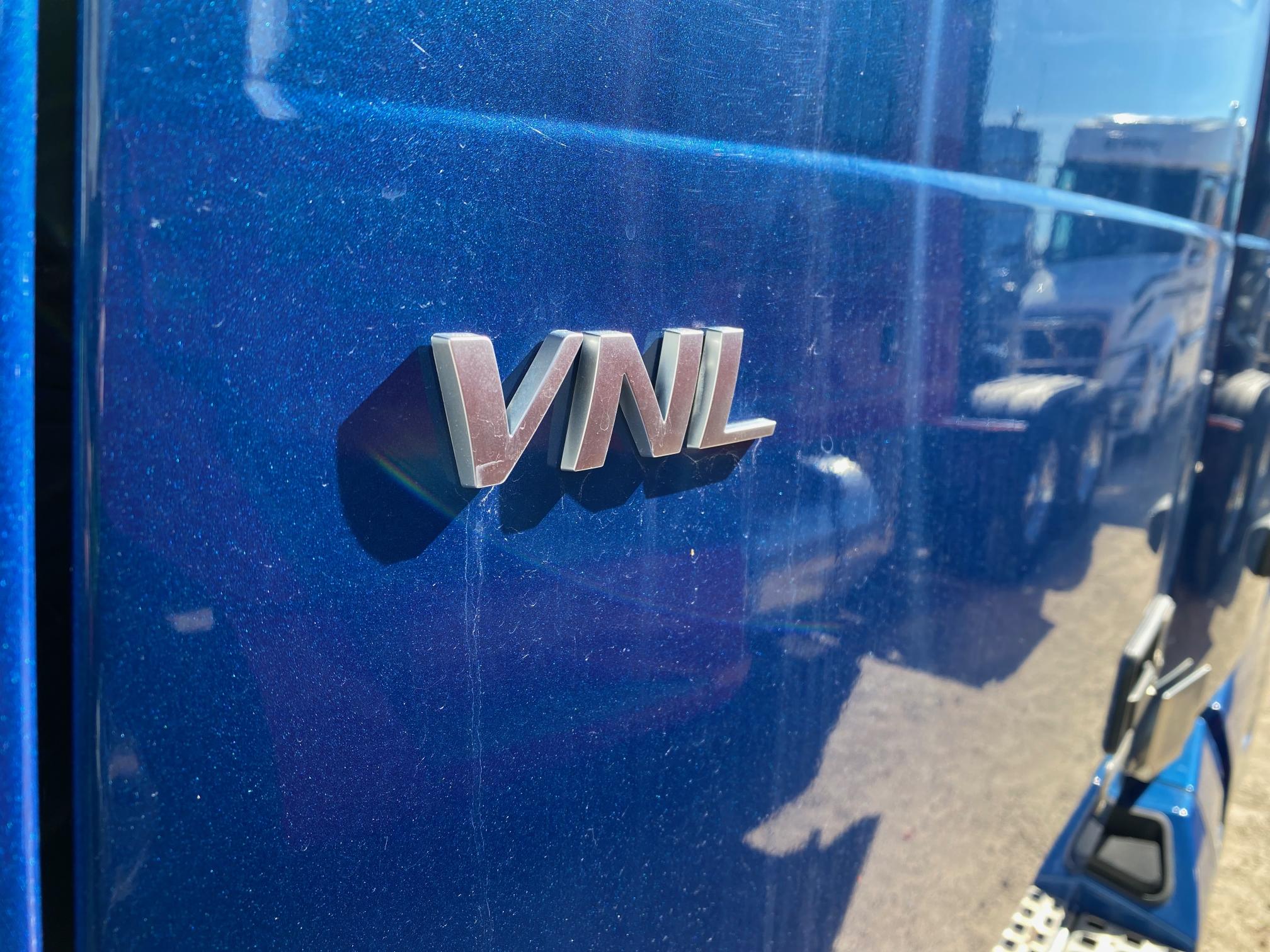 2021 VOLVO VNL - Image 10